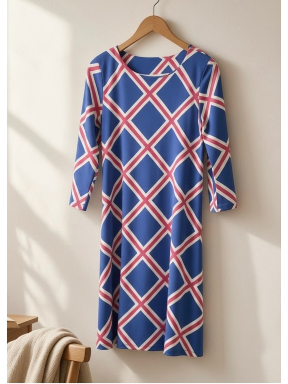 MAHI GOLD Geometric Diamond Boatneck Shift Dress XS
Coastal Vibes Navy Red